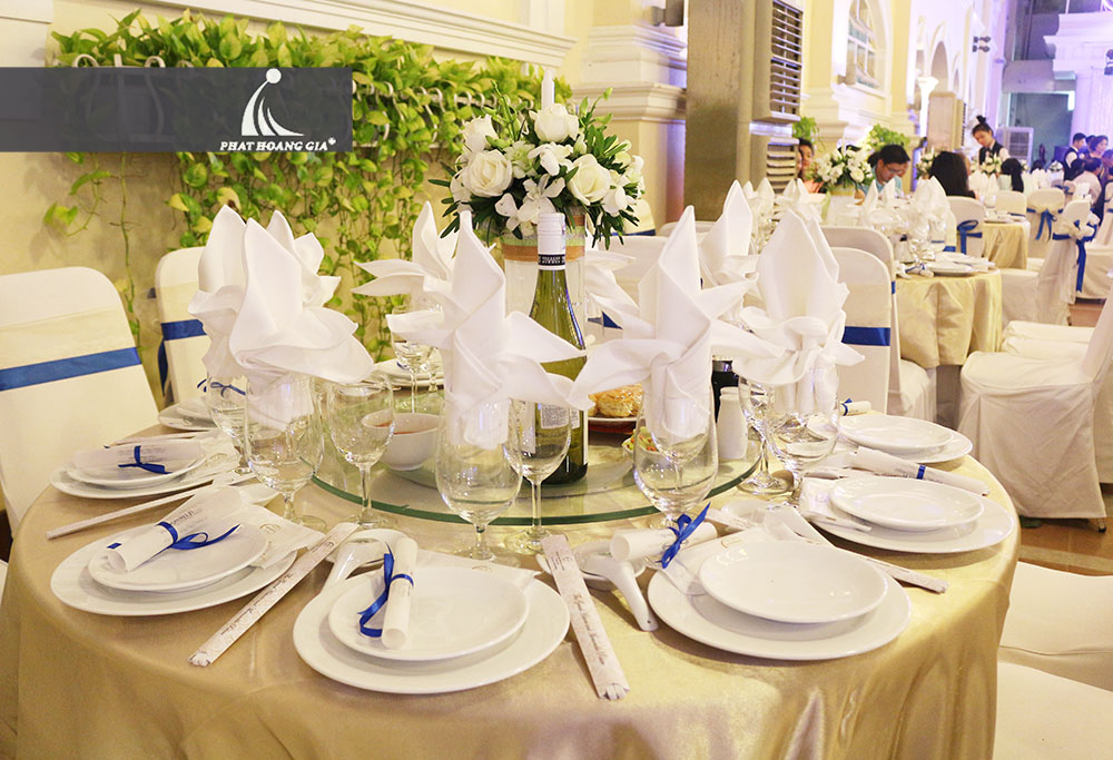 trang trí tiệc cưới ngoài trời