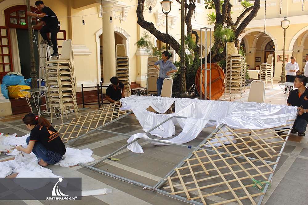 trang trí tiệc cưới ngoài trời