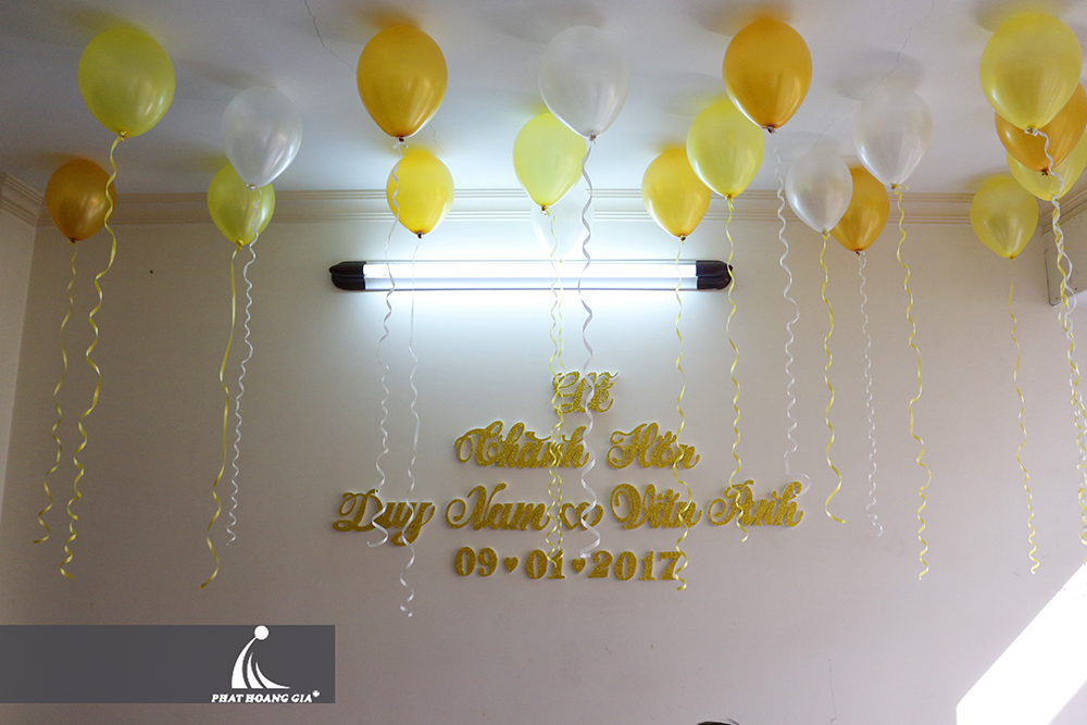 trang trí lễ gia tiên tone vàng