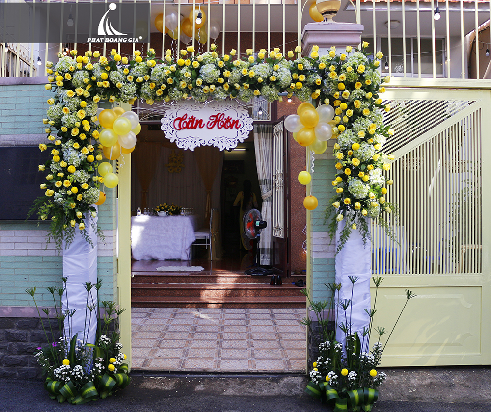 trang trí lễ gia tiên tone vàng