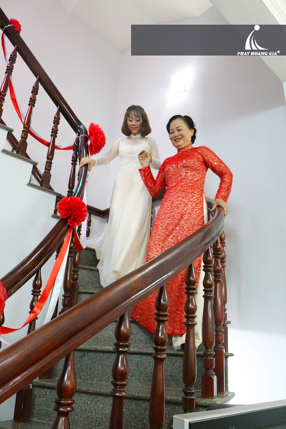 trang trí lễ gia tiên tone đỏ trắng