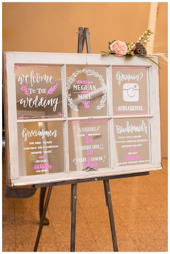 trang trí tiệc cưới khung cửa gỗ