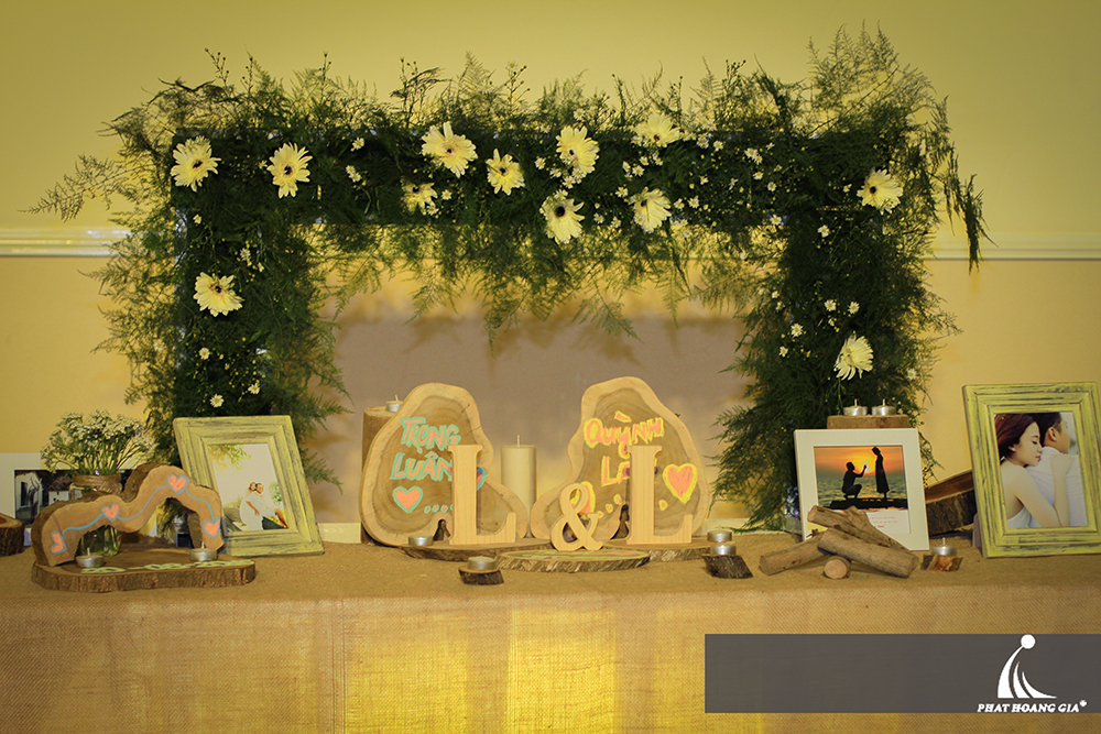 trang trí bàn gallery