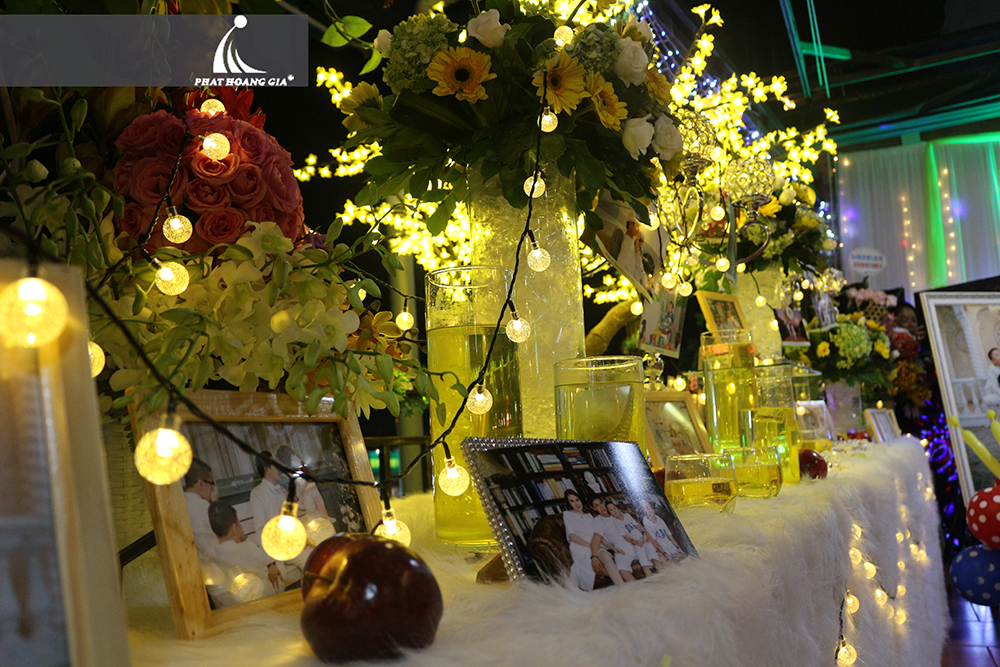 trang trí bàn gallery