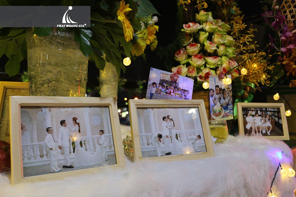 trang trí bàn gallery