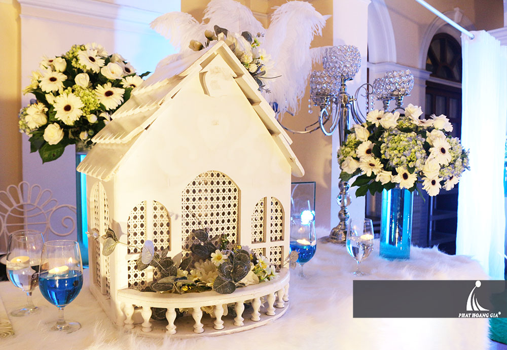 trang trí bàn gallery