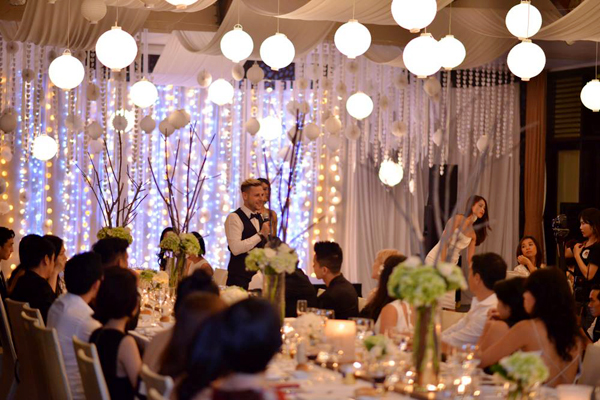 trang trí cưới tiệc bàn dài