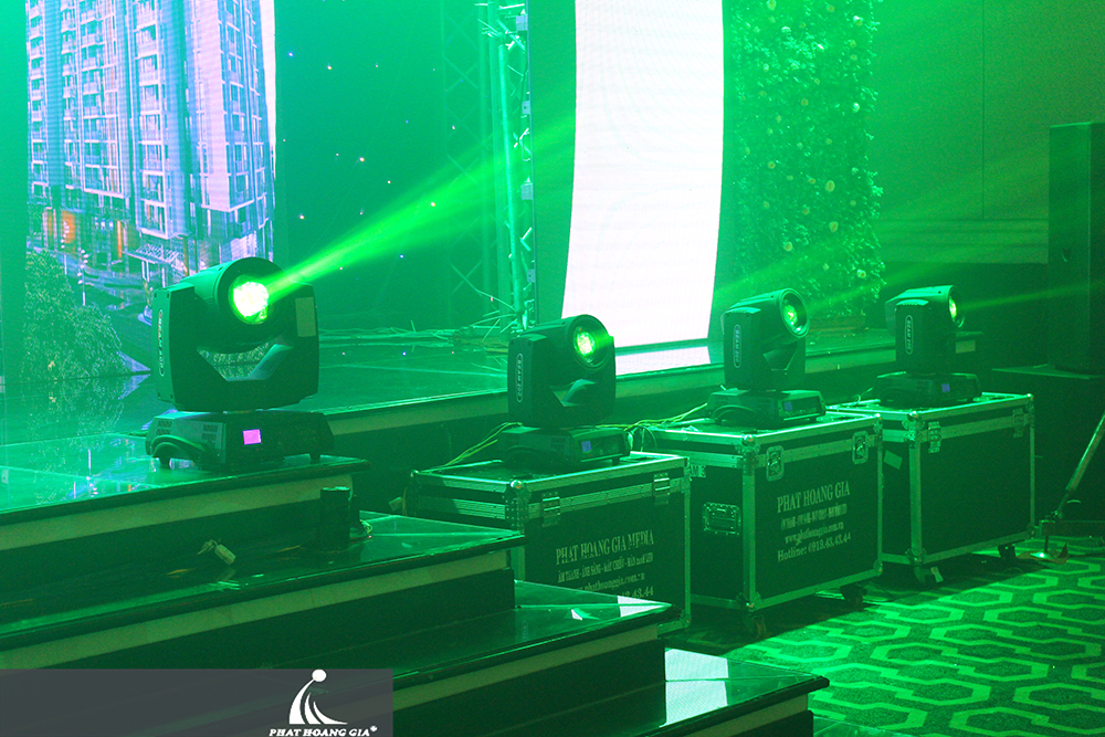 ánh sáng sân khấu nhà hàng tiệc cưới