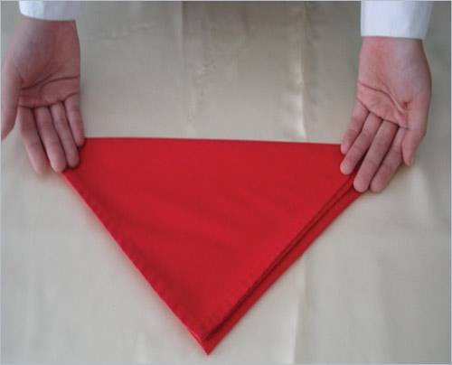 cách gấp khăn bàn tiệc