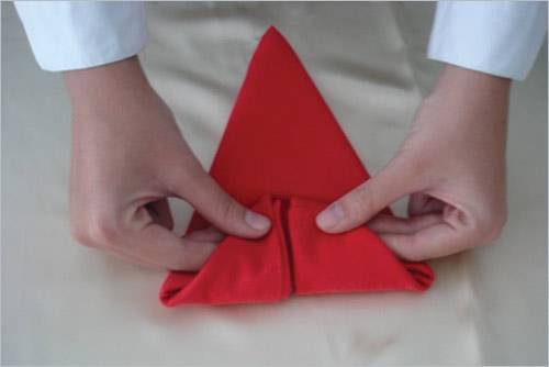 cách gấp khăn bàn tiệc