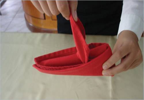 cách gấp khăn bàn tiệc