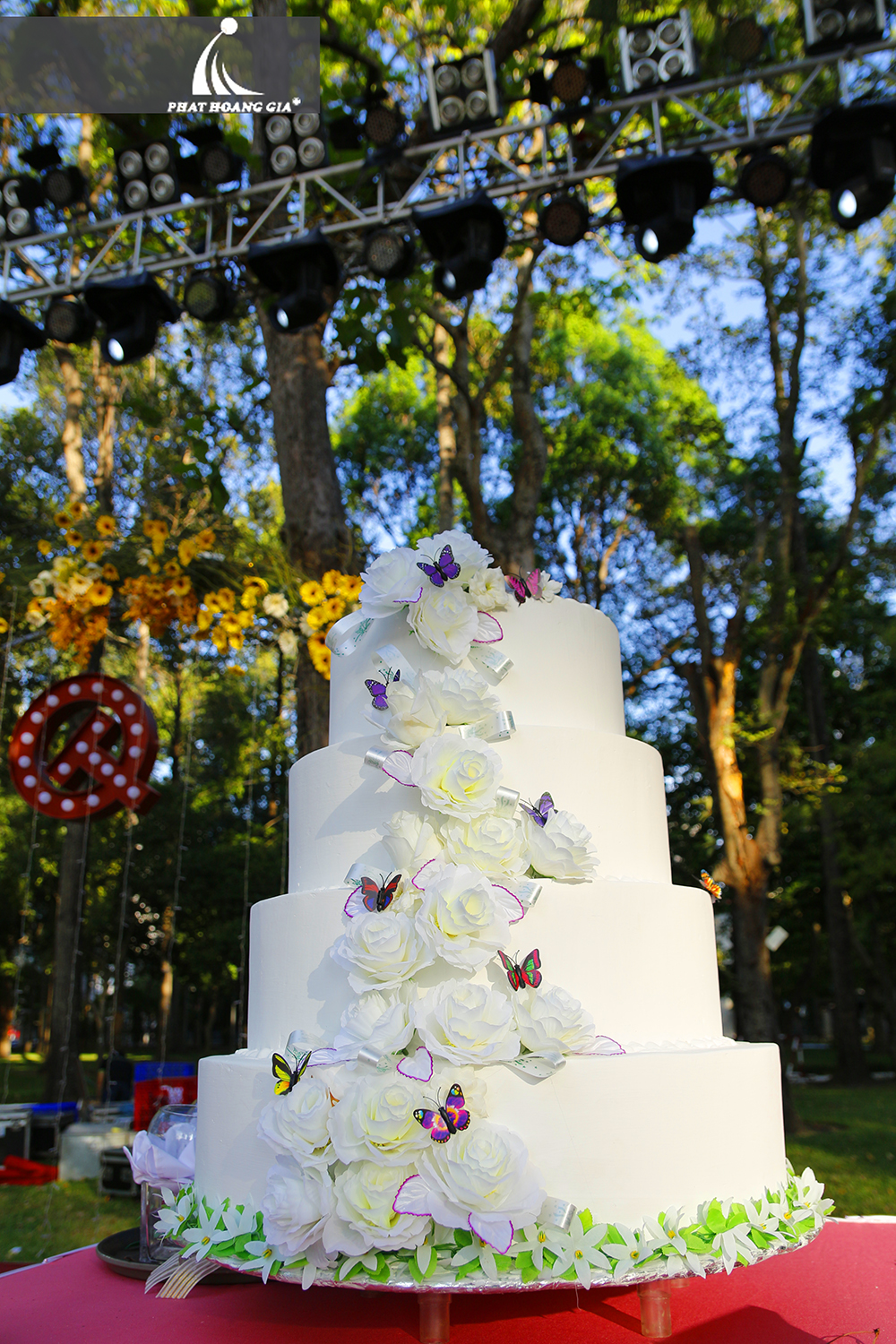 trang trí tiệc cưới trọn gói ngoài trời