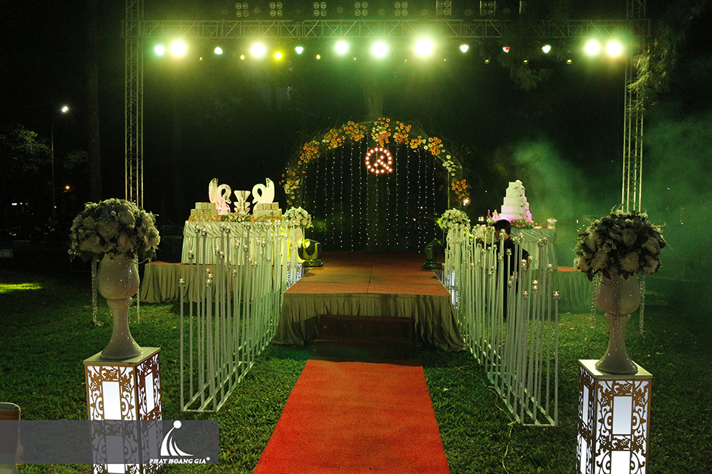 trang trí tiệc cưới trọn gói ngoài trời
