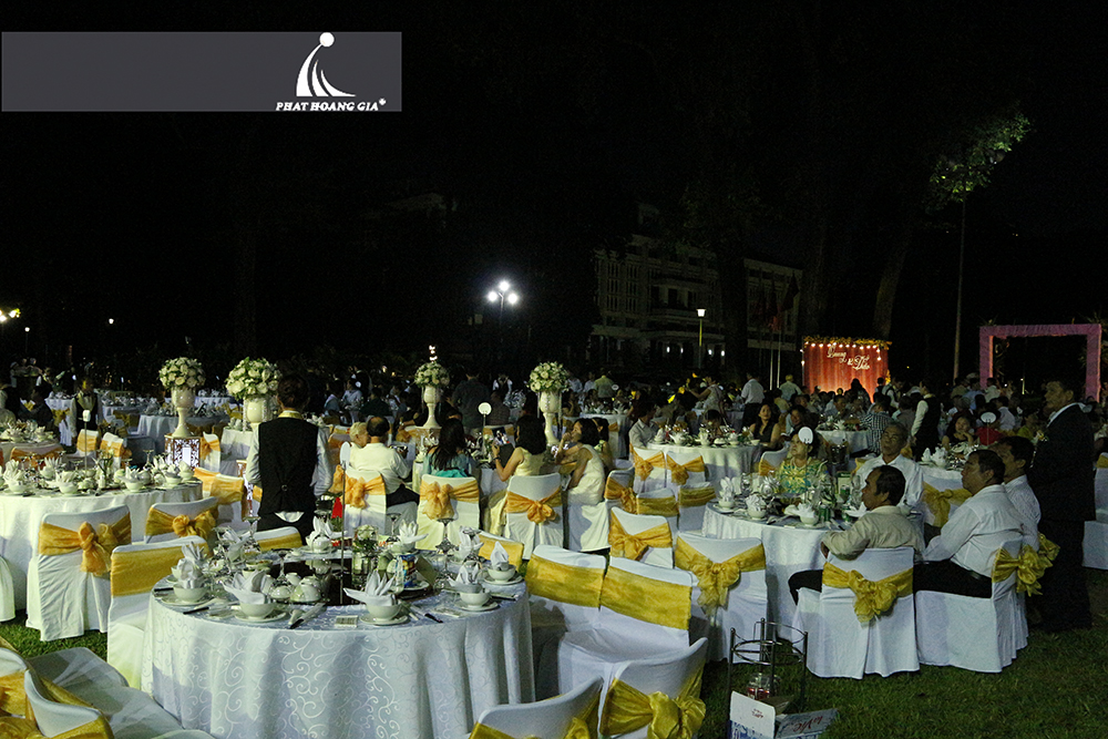 trang trí tiệc cưới trọn gói ngoài trời