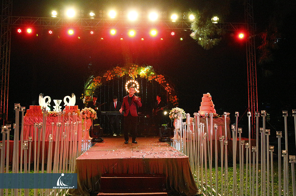trang trí tiệc cưới trọn gói ngoài trời