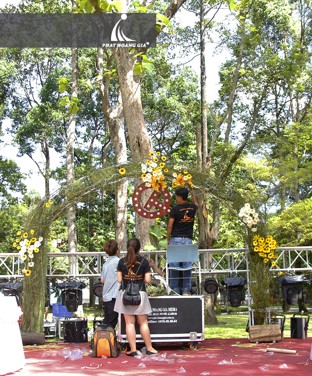 trang trí tiệc cưới trọn gói ngoài trời