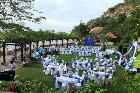 tổ chức tiệc cưới ngoài trời