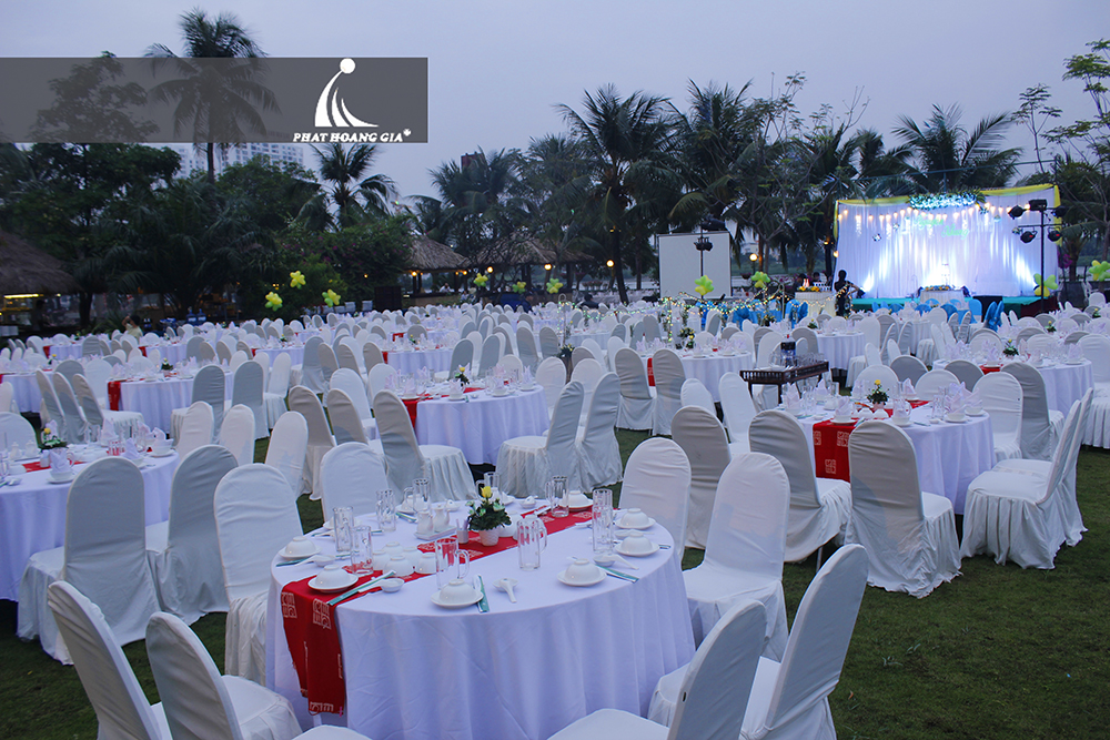 tổ chức tiệc cưới ngoài trời