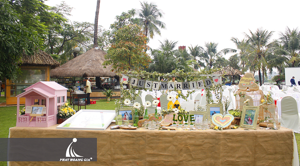 tổ chức tiệc cưới ngoài trời