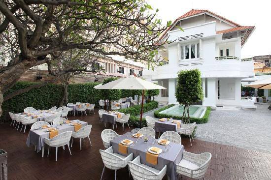 tổ chức tiệc cưới ngoài trời