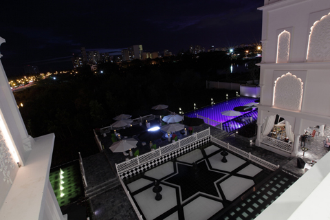 tổ chức tiệc cưới ngoài trời