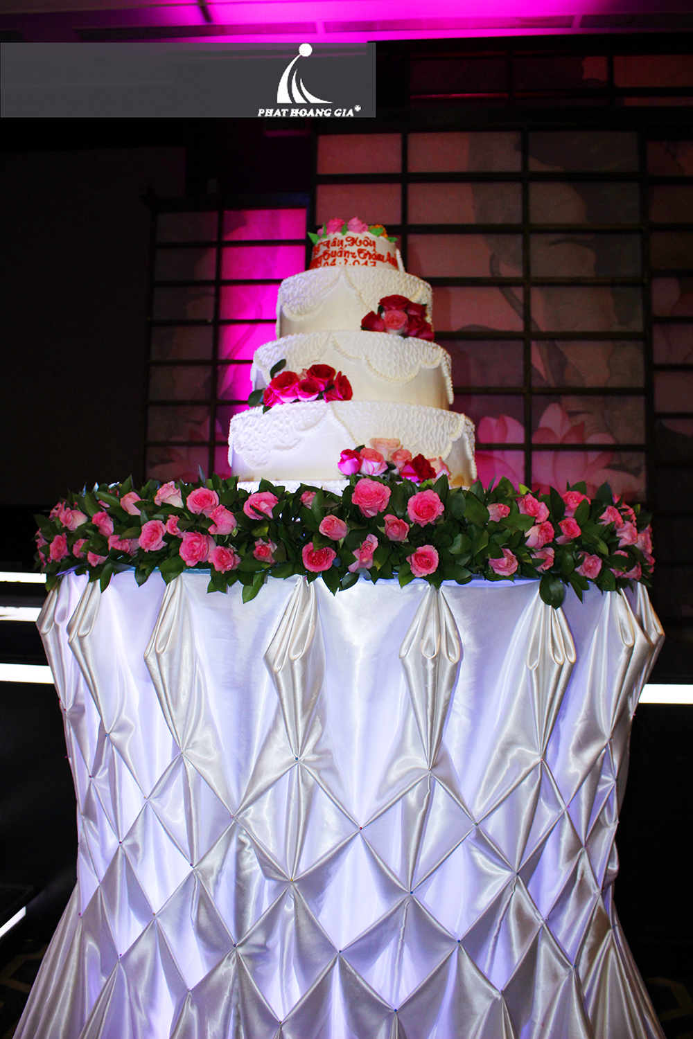 trang trí tiệc cưới trọn gói