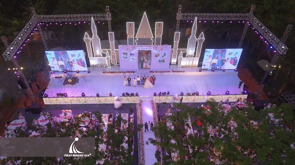 trang trí tiệc cưới trọn gói ngoài trời