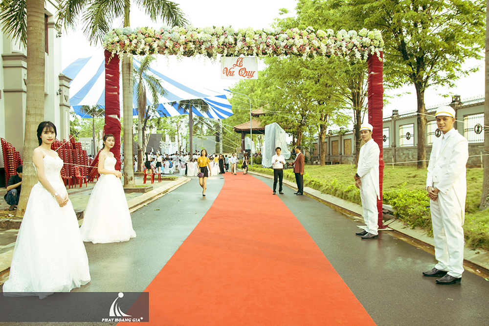 trang trí tiệc cưới trọn gói ngoài trời