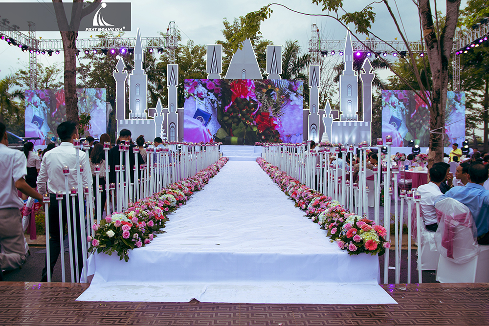 trang trí tiệc cưới trọn gói ngoài trời
