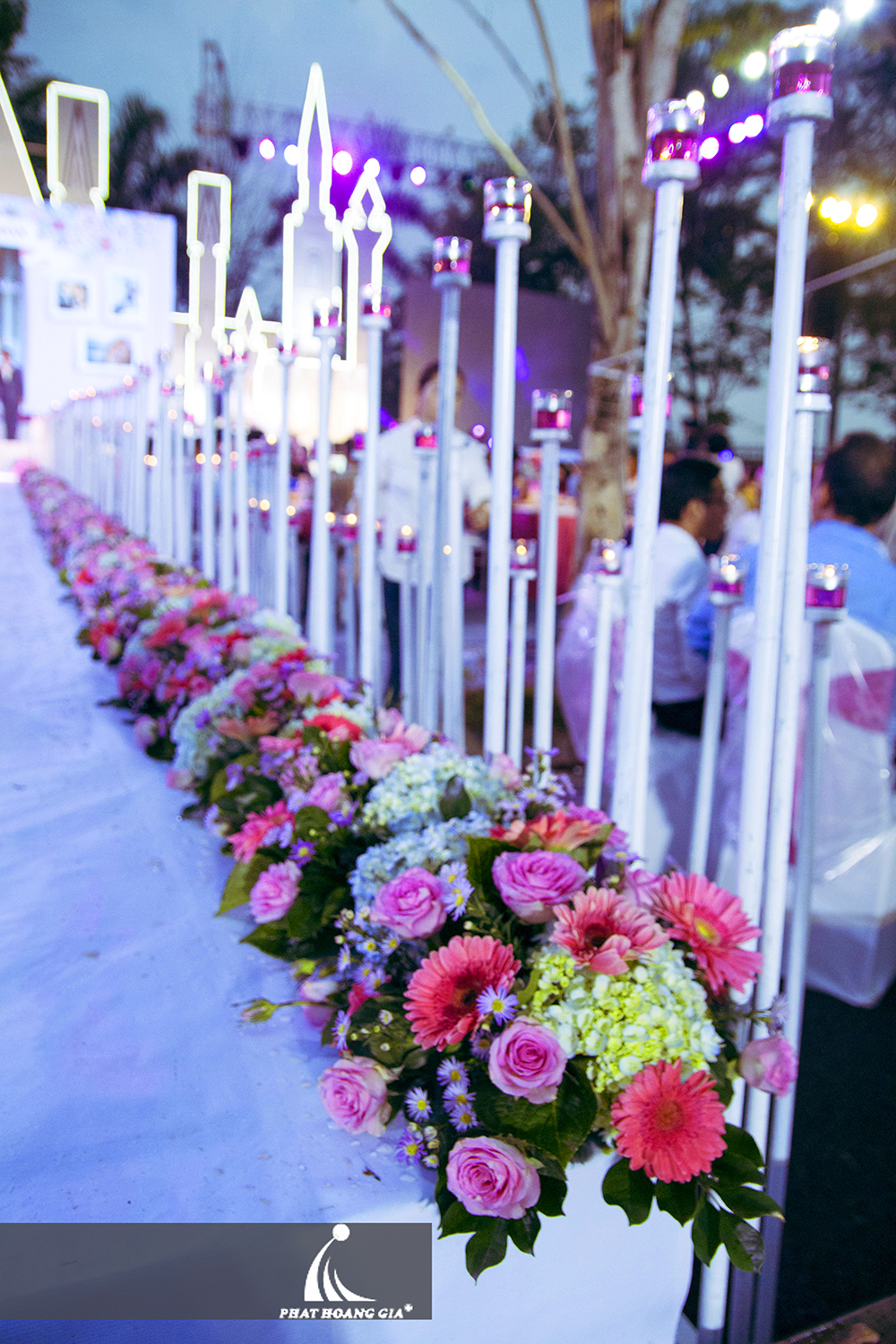 trang trí tiệc cưới trọn gói ngoài trời