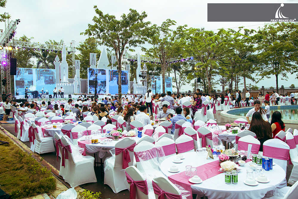 trang trí tiệc cưới trọn gói ngoài trời