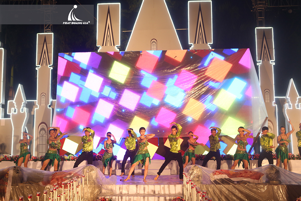 trang trí tiệc cưới trọn gói ngoài trời