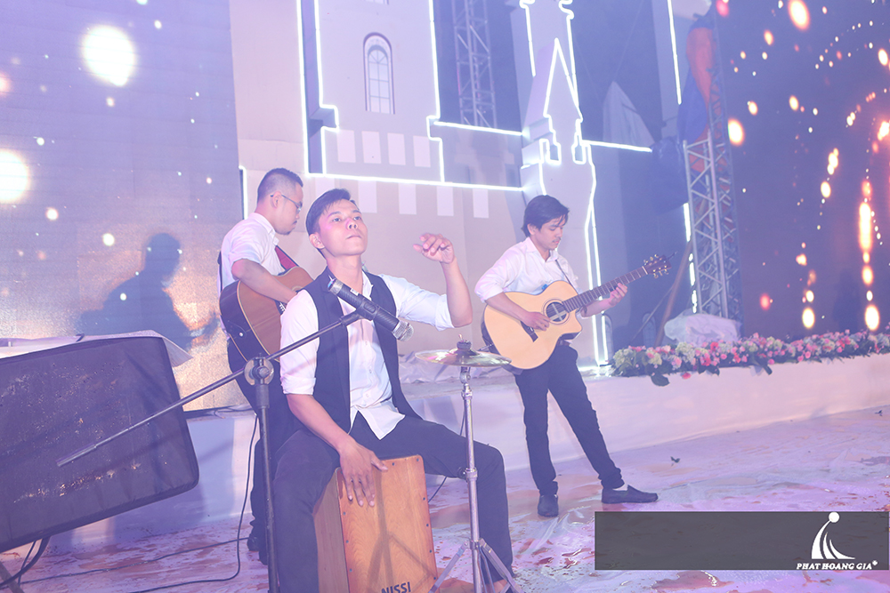 trang trí tiệc cưới trọn gói ngoài trời