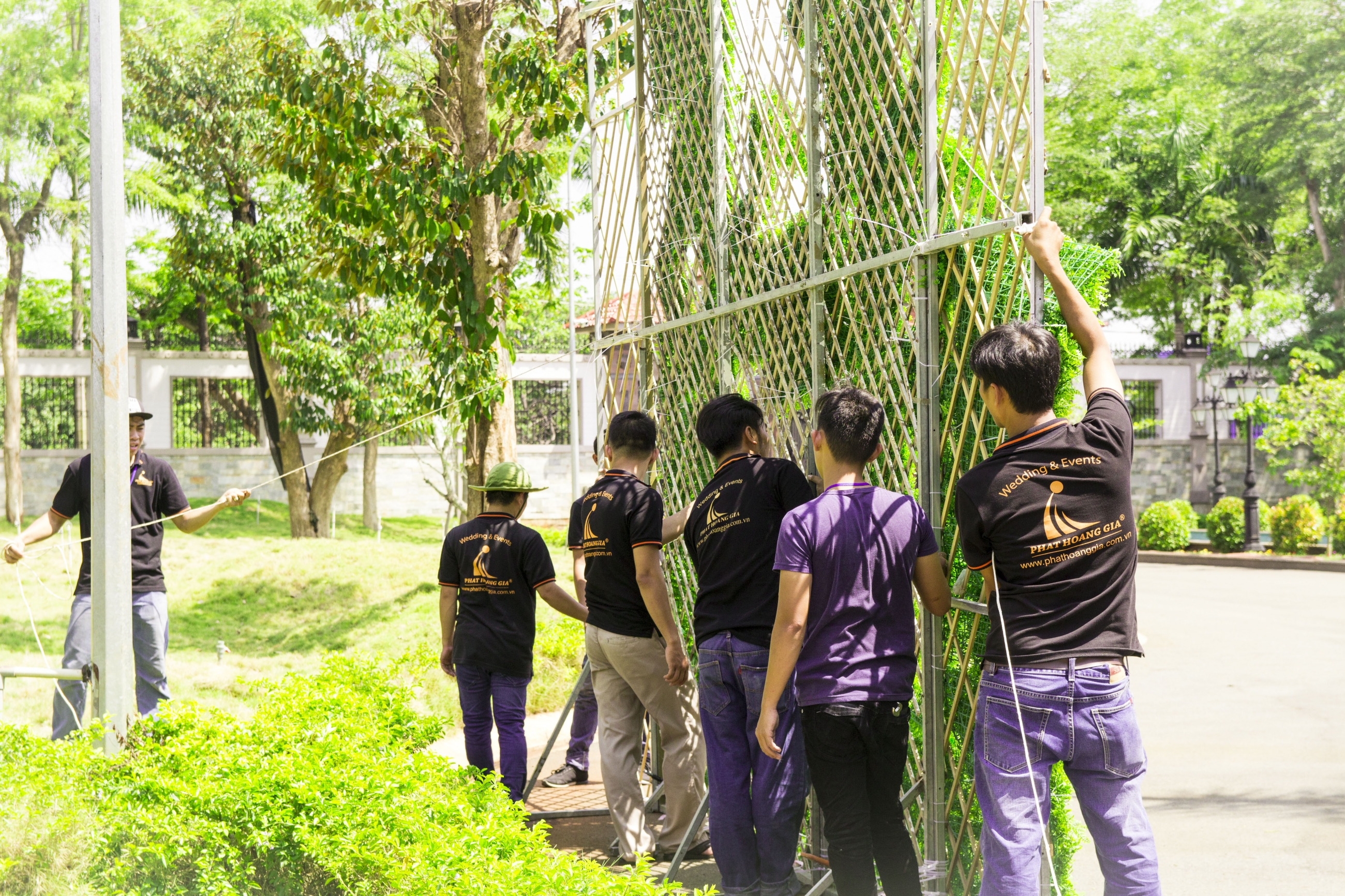 trang trí tiệc cưới ngoài trời