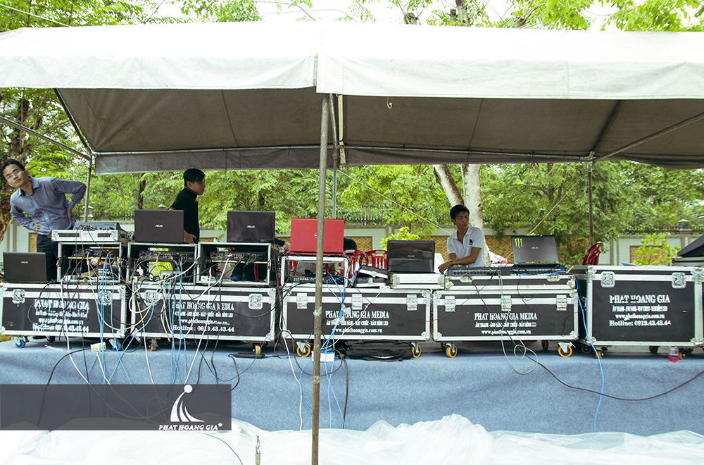 trang trí tiệc cưới trọn gói ngoài trời