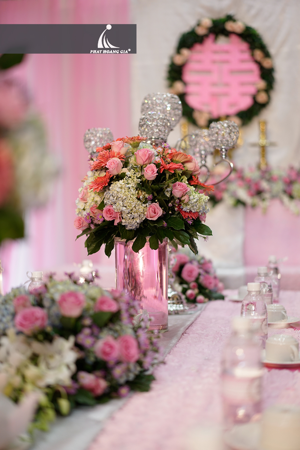 trang trí bàn gia tiên tone hồng