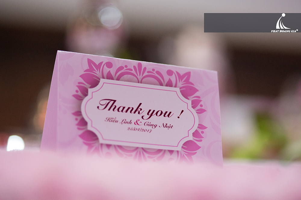 trang trí bàn gia tiên tone hồng