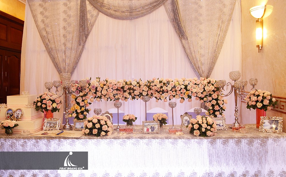 trang trí bàn gallery