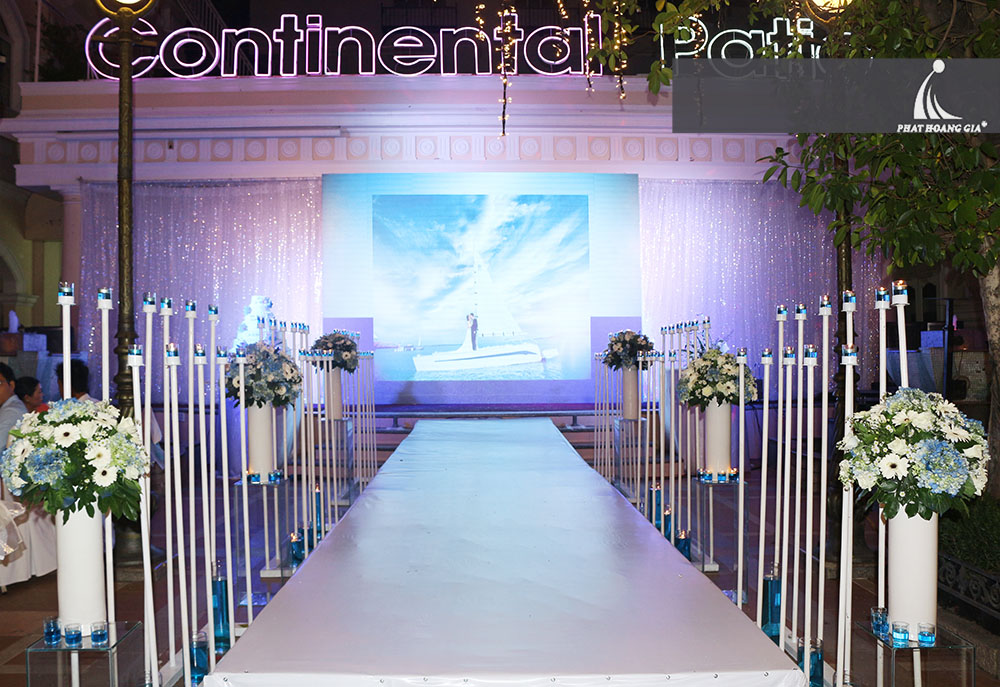 nến trong trang trí tiệc cưới ngoài trời