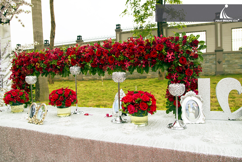 chân nến cổ điển