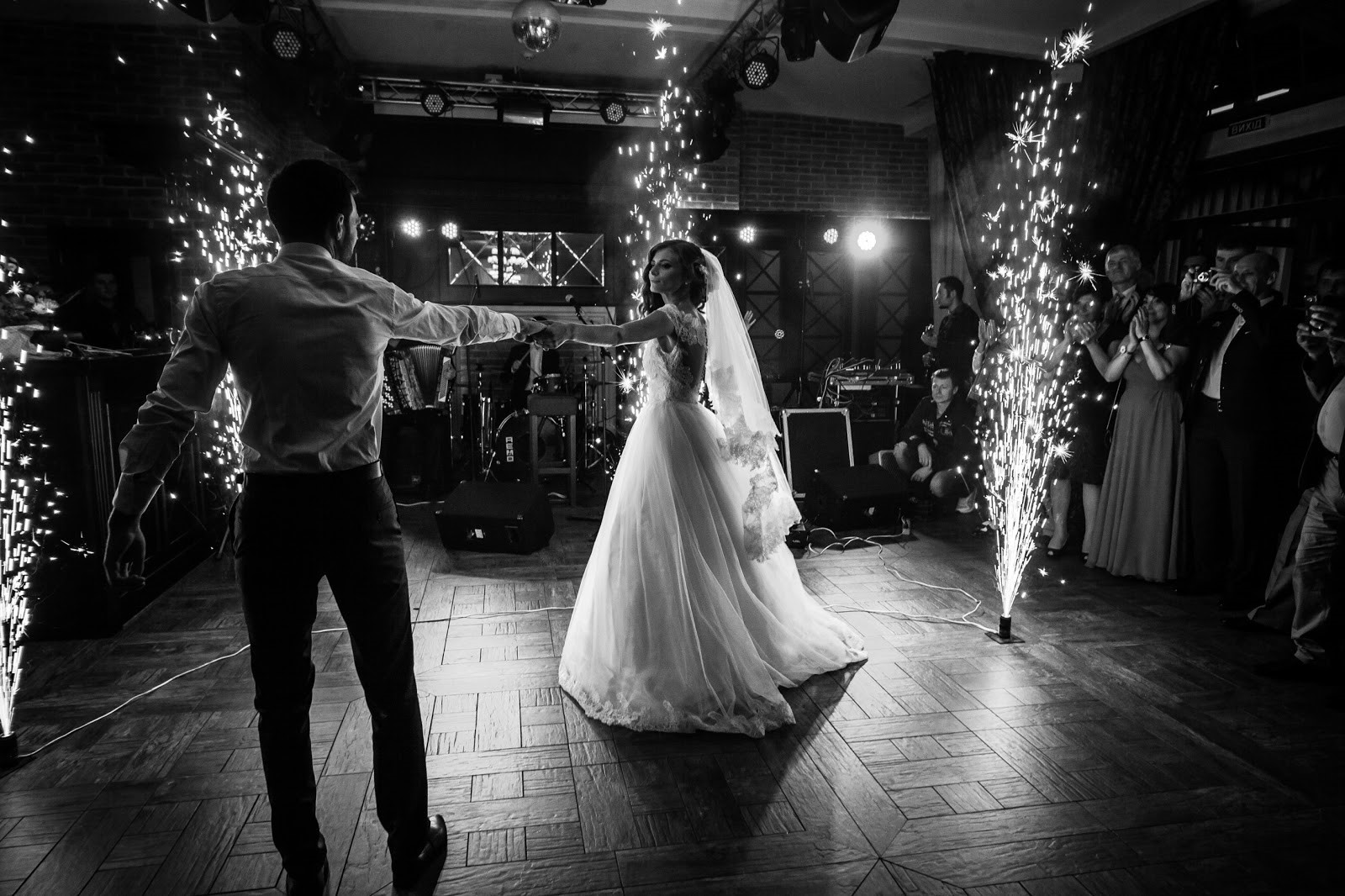 first dance - điệu nhảy đầu tiên