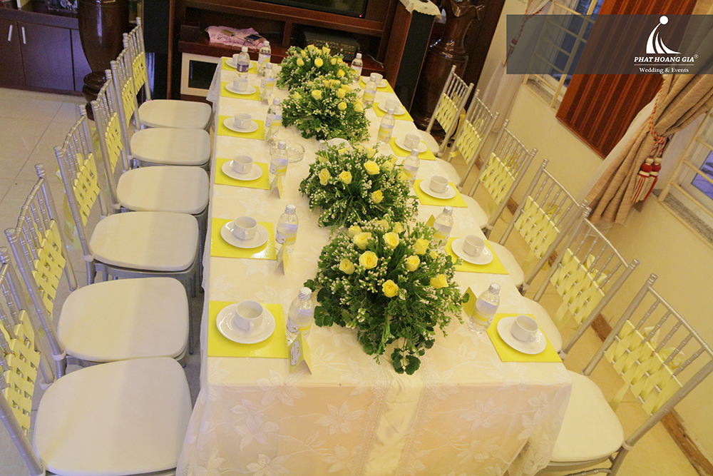 lễ gia tiên tone vàng chanh