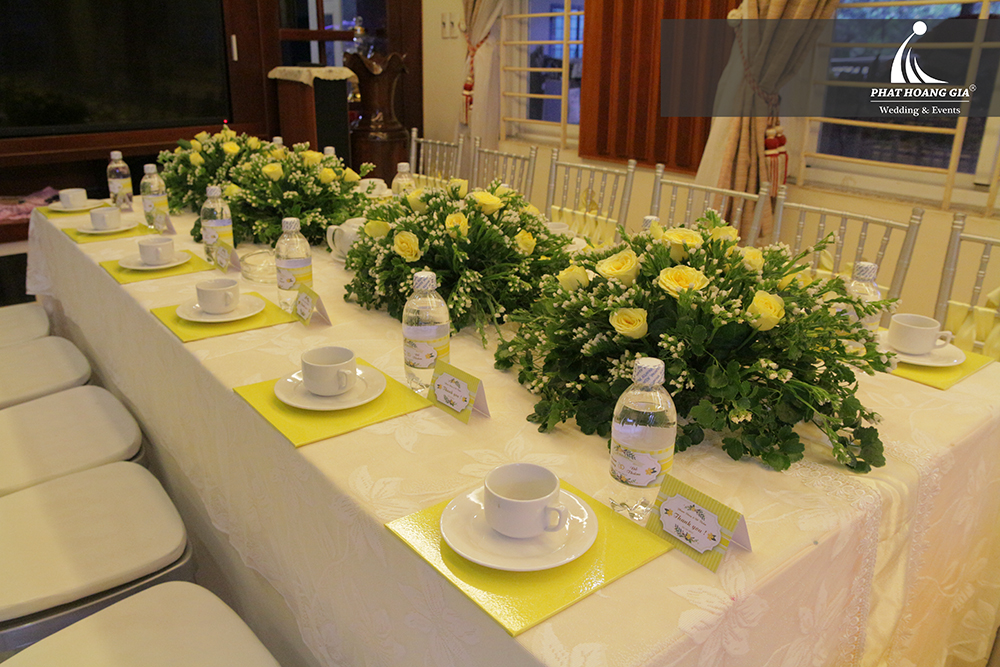 lễ gia tiên tone vàng chanh