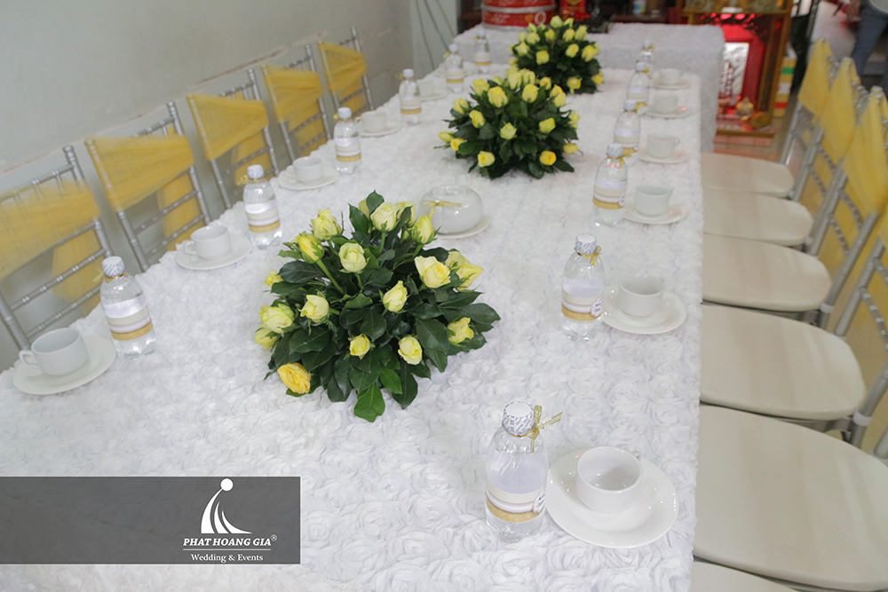 trang trí nhà tone vàng