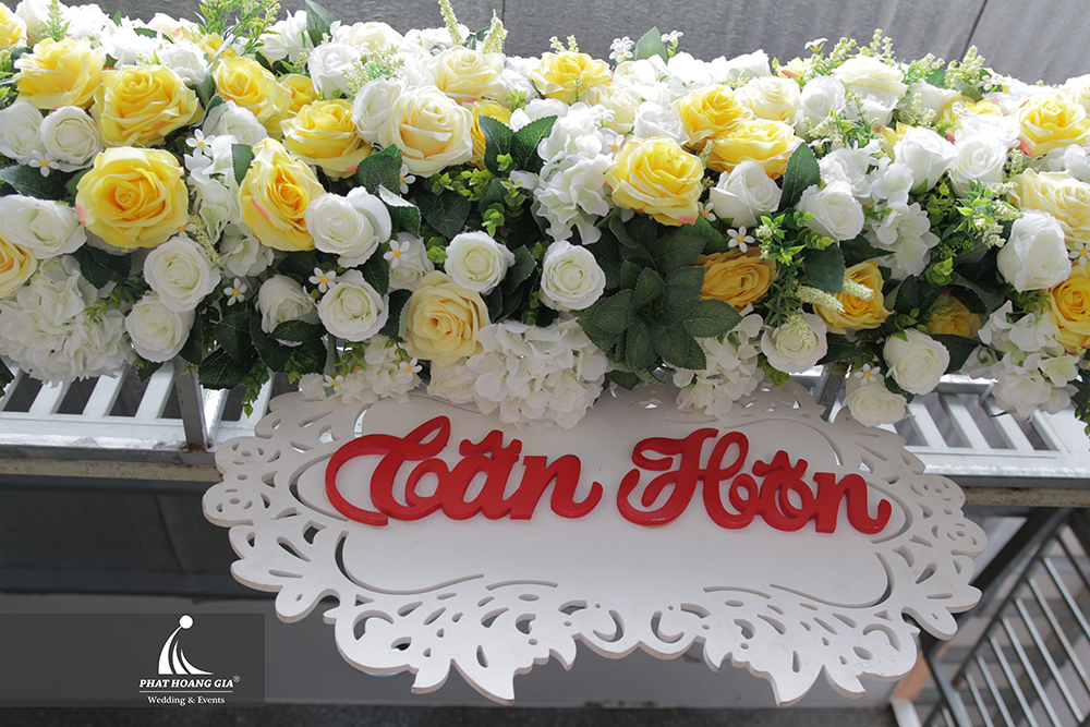 trang trí nhà tone vàng