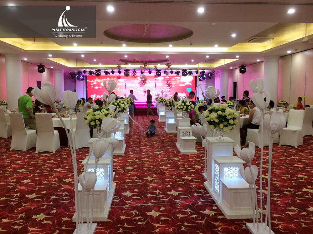 lắp đặt âm thanh ánh sáng nhà hàng