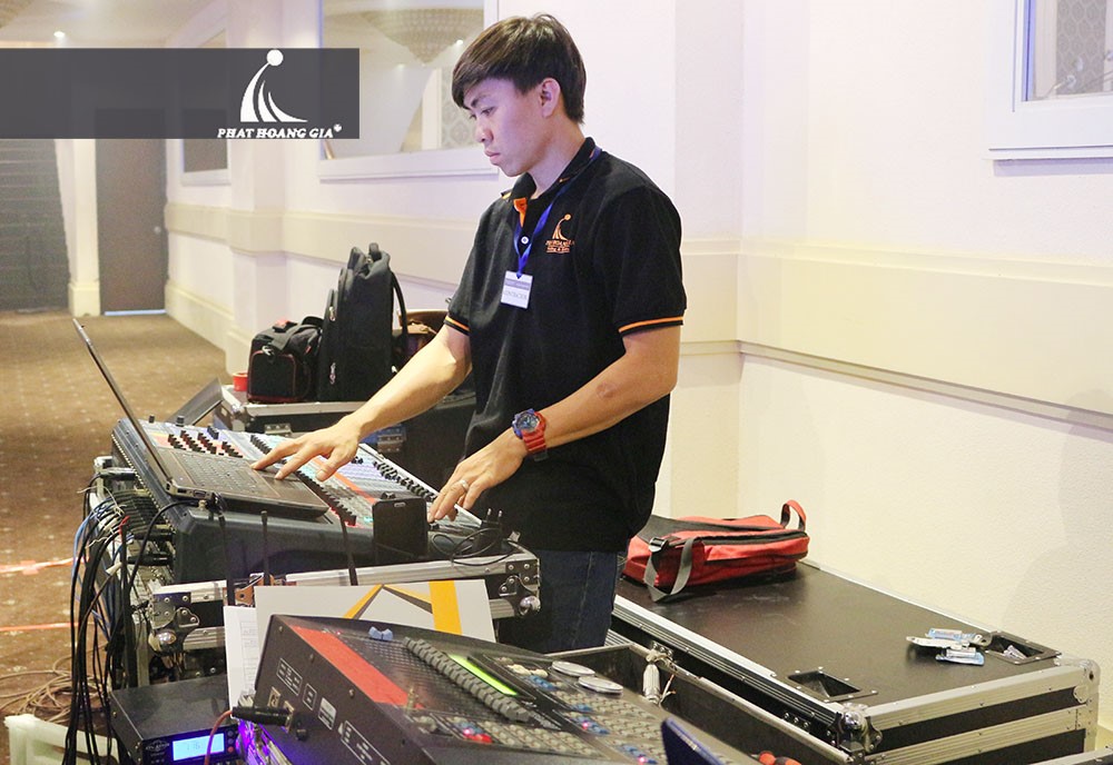 lắp đặt âm thanh - ánh sáng nhà hàng tiệc cưới