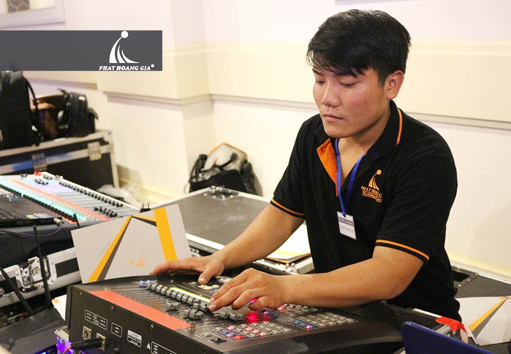 lắp đặt âm thanh - ánh sáng nhà hàng tiệc cưới