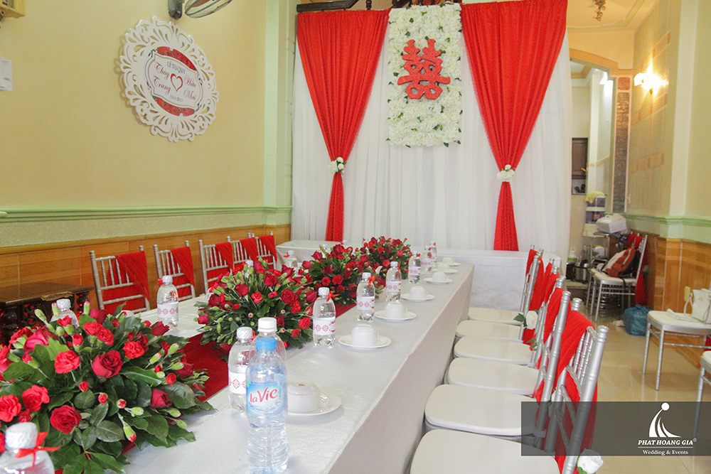 trang trí gia tiên tone đỏ