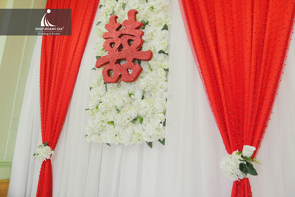 trang trí gia tiên tone đỏ